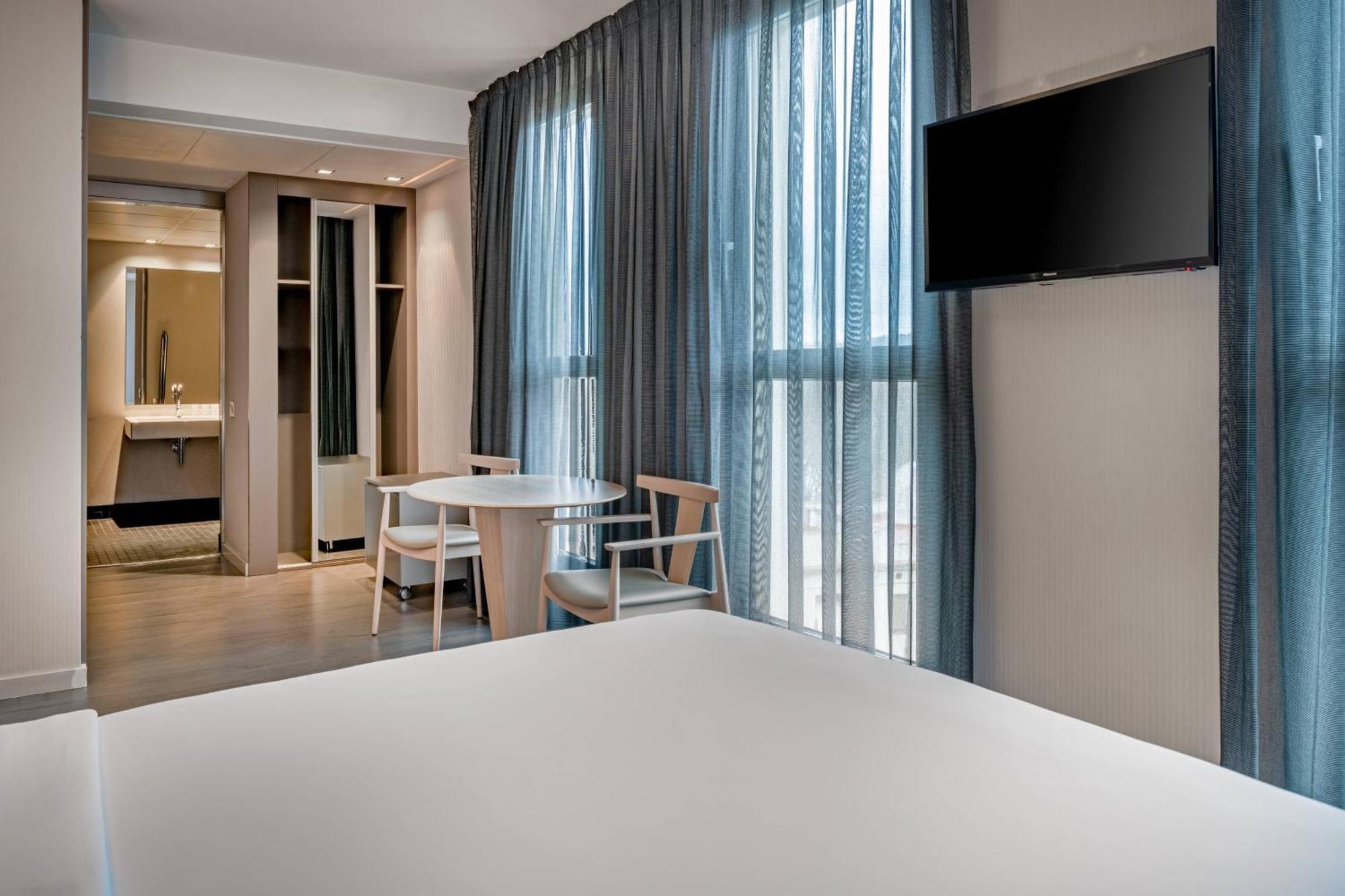 AC Hotel Sants Barcelona Exterior foto