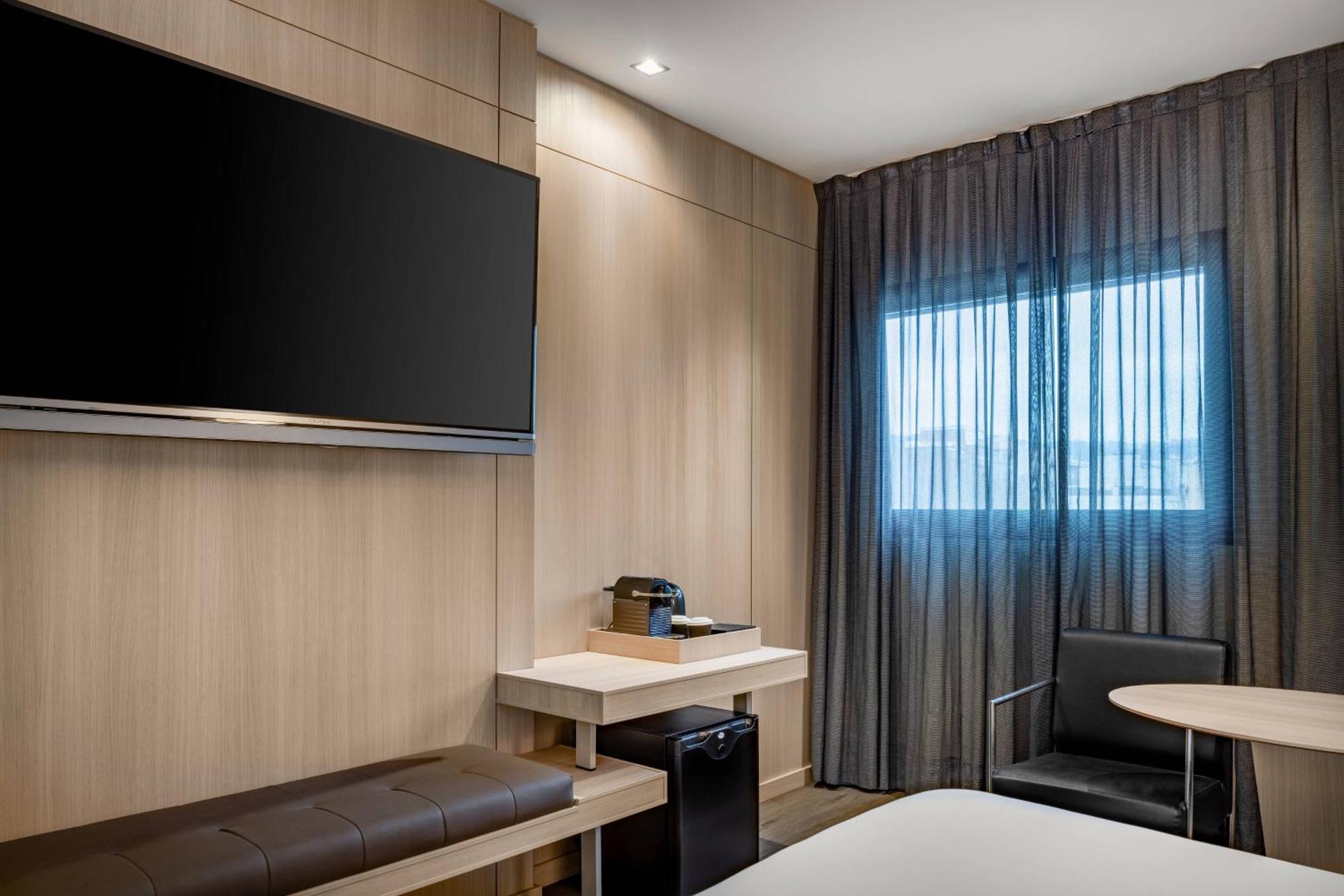 AC Hotel Sants Barcelona Exterior foto