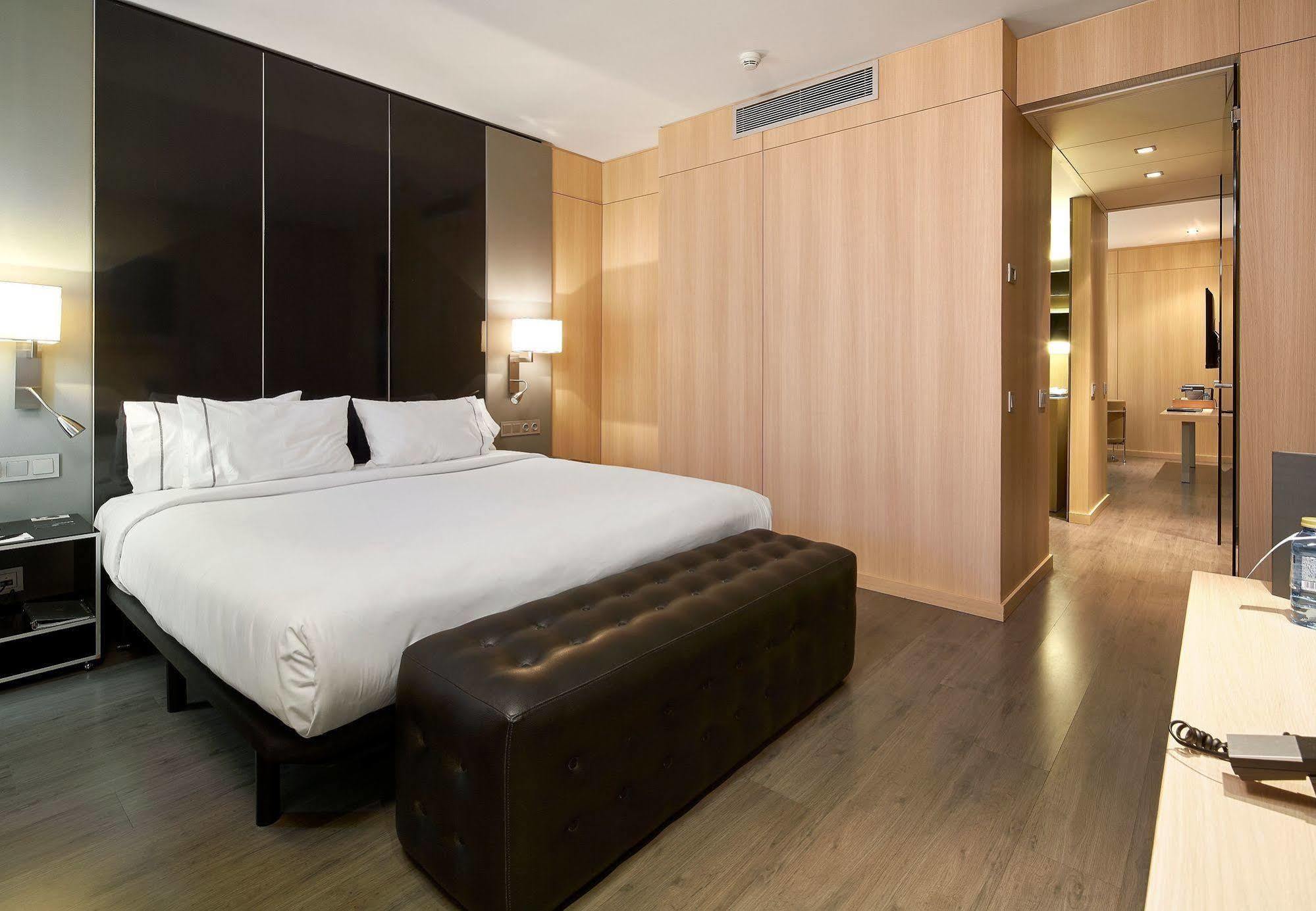 AC Hotel Sants Barcelona Exterior foto