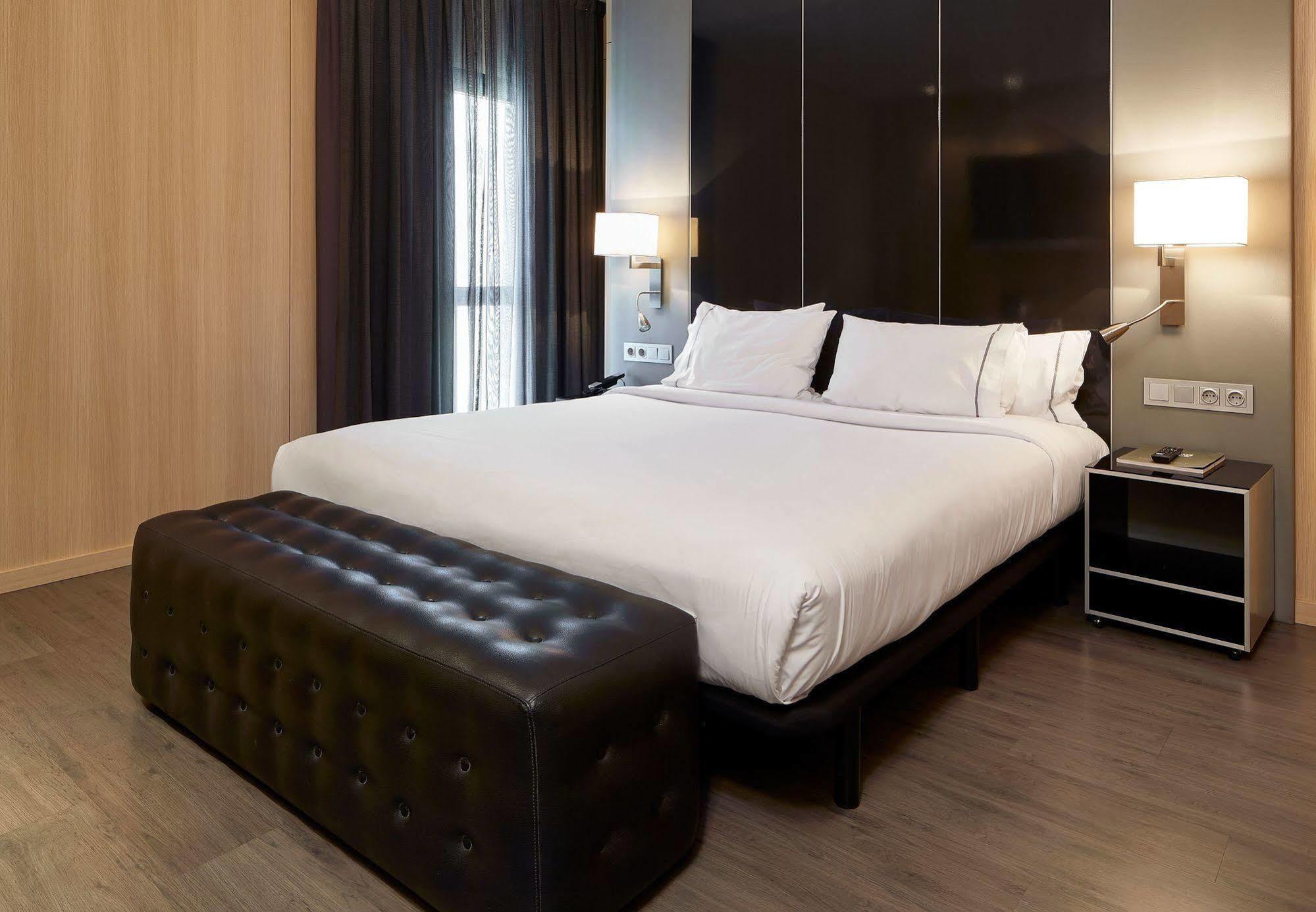 AC Hotel Sants Barcelona Exterior foto
